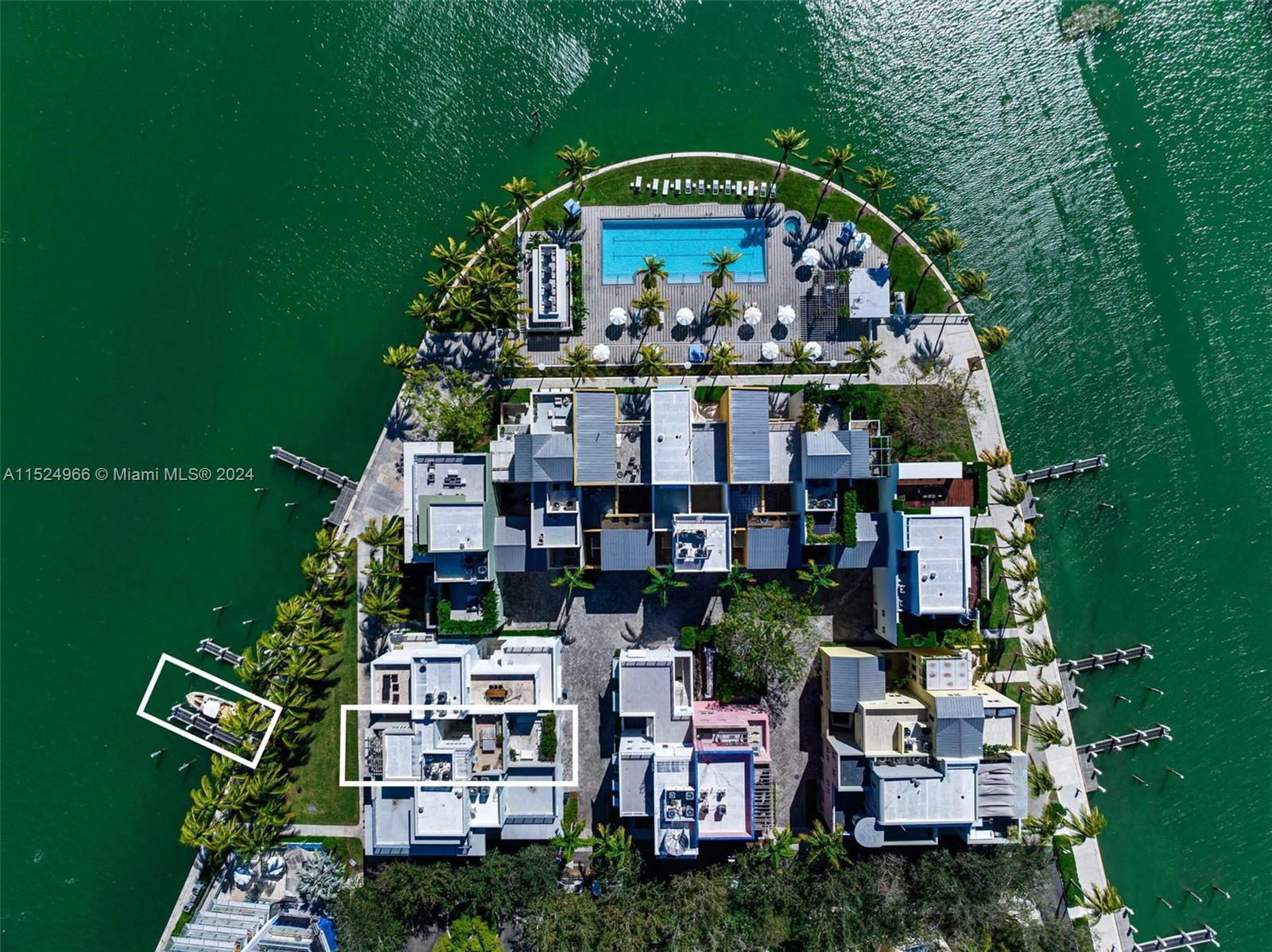 AQUA TOWNHOMES - Residential