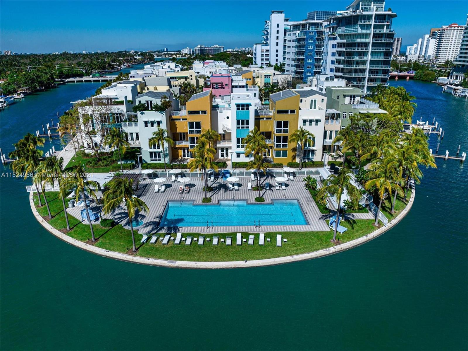 AQUA TOWNHOMES - Residential
