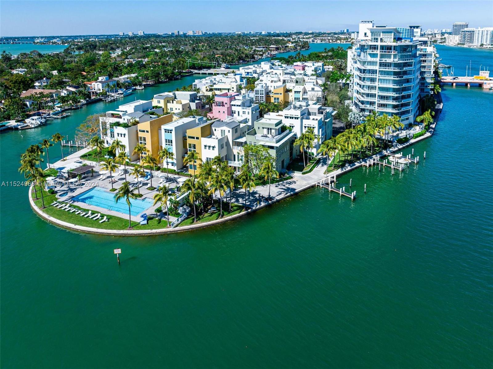 AQUA TOWNHOMES - Residential