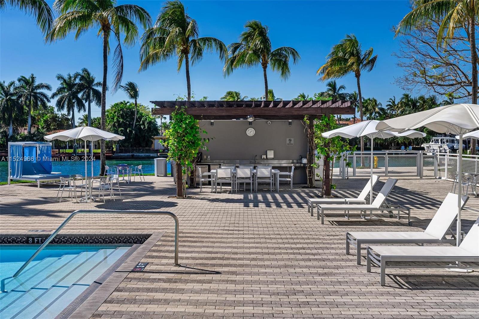 AQUA TOWNHOMES - Residential