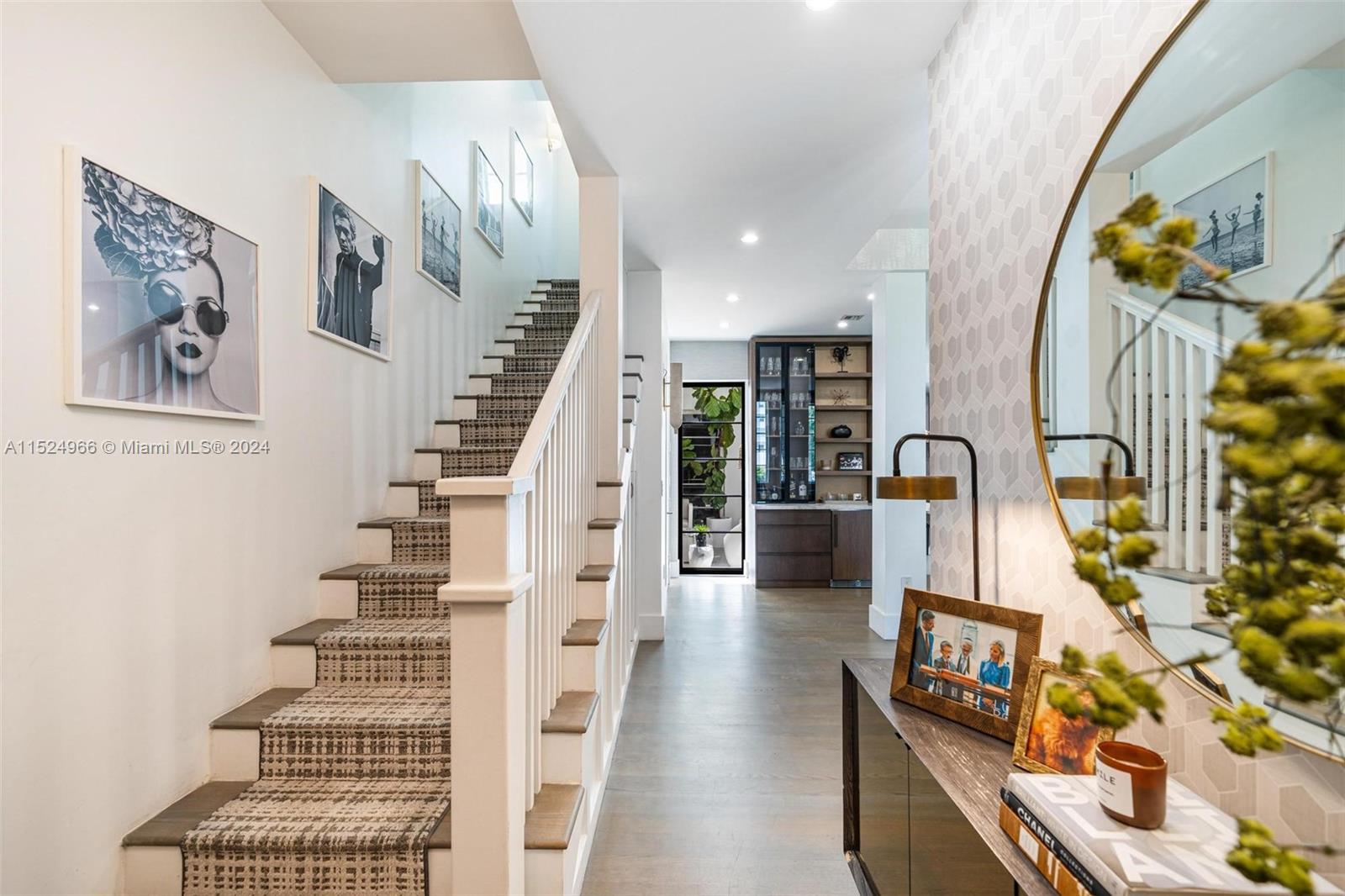 AQUA TOWNHOMES - Residential