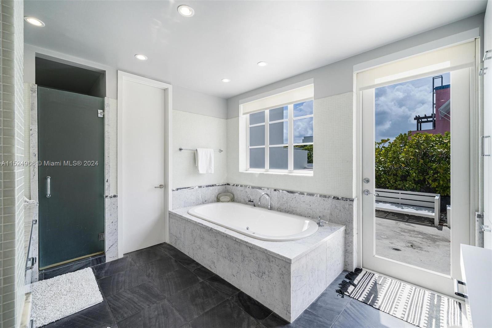 AQUA TOWNHOMES - Residential