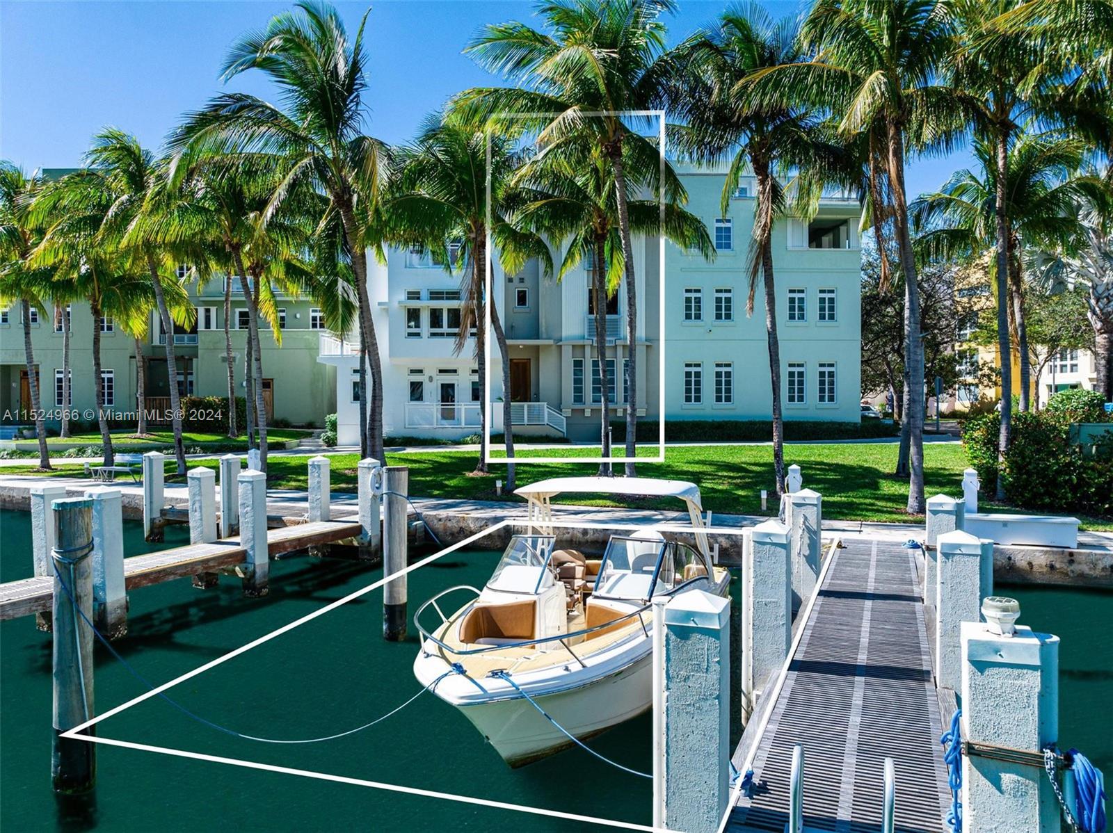 AQUA TOWNHOMES - Residential