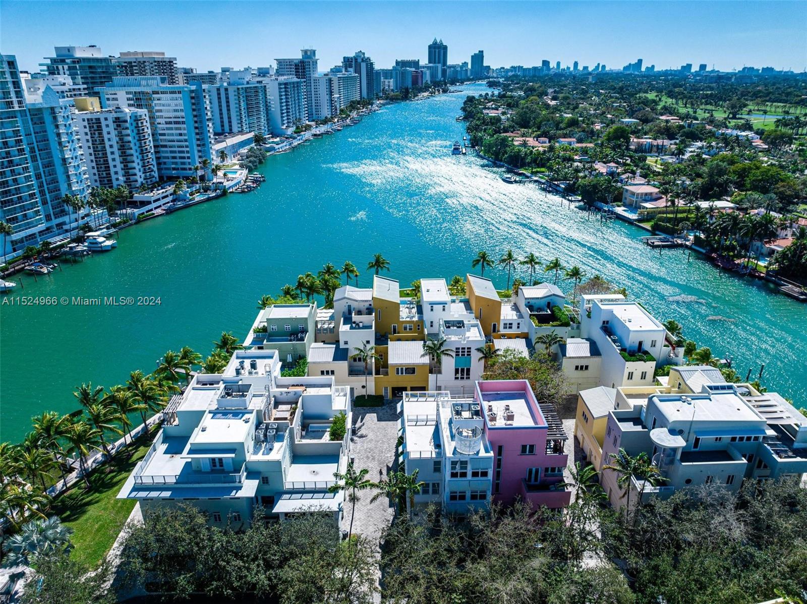 AQUA TOWNHOMES - Residential
