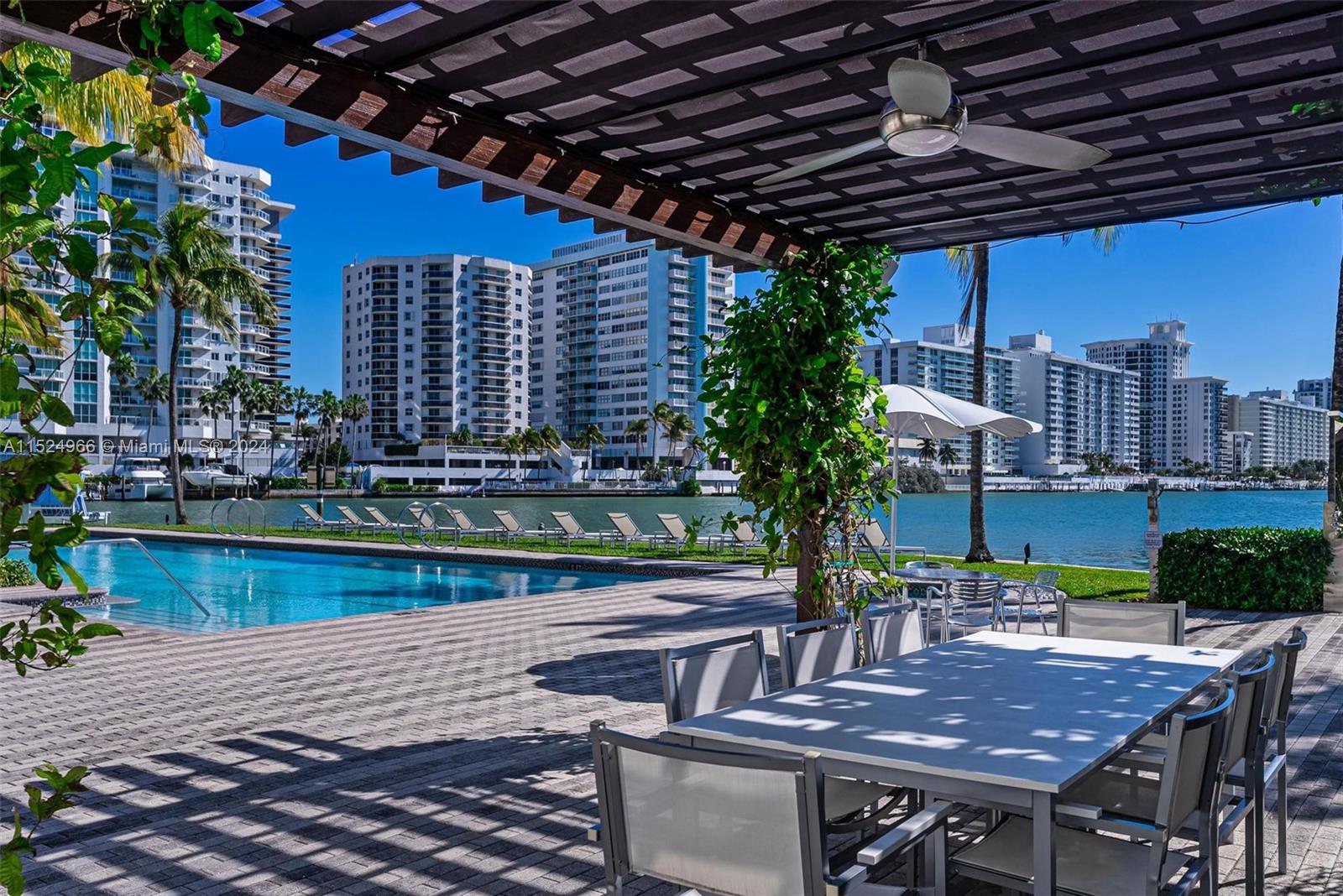 AQUA TOWNHOMES - Residential