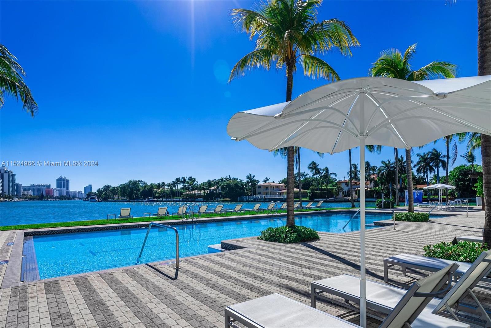 AQUA TOWNHOMES - Residential
