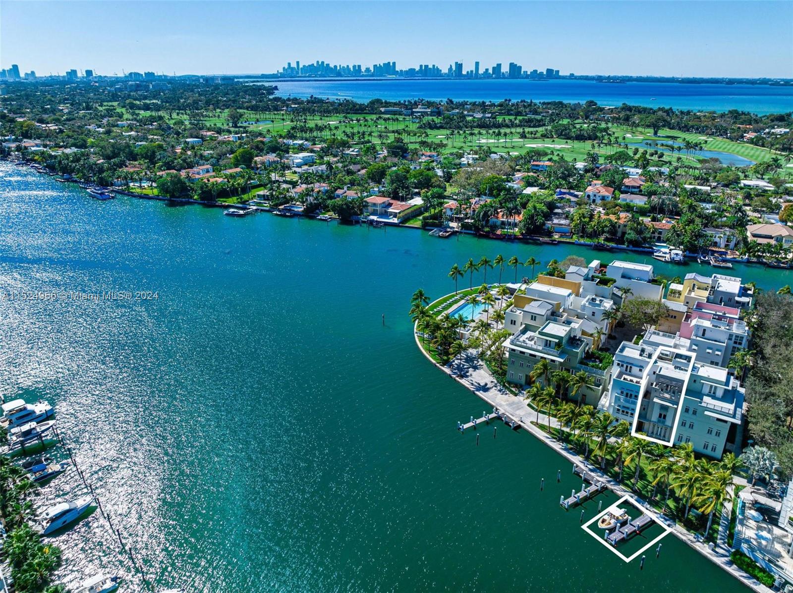 AQUA TOWNHOMES - Residential