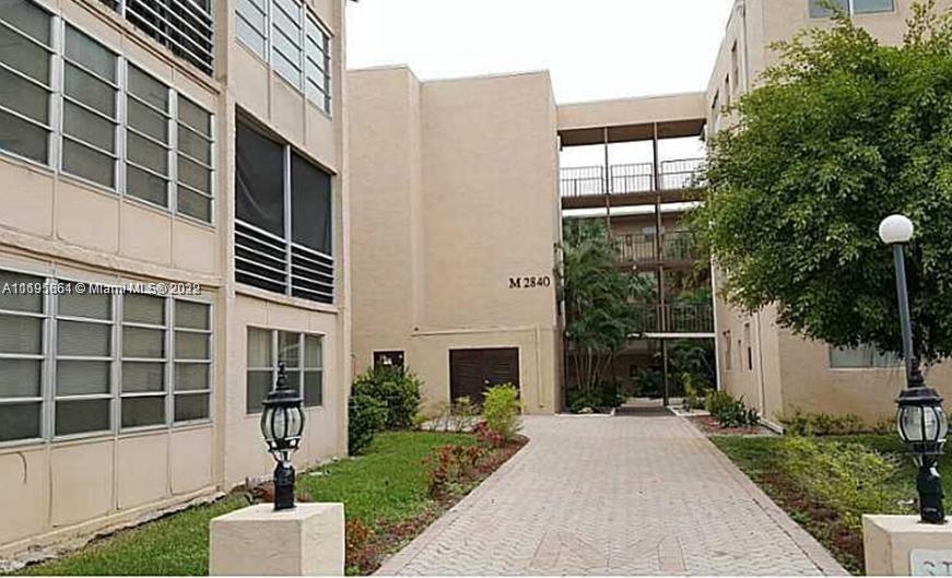 SOMERSET AT LAUDERDALE LA - Residential Lease