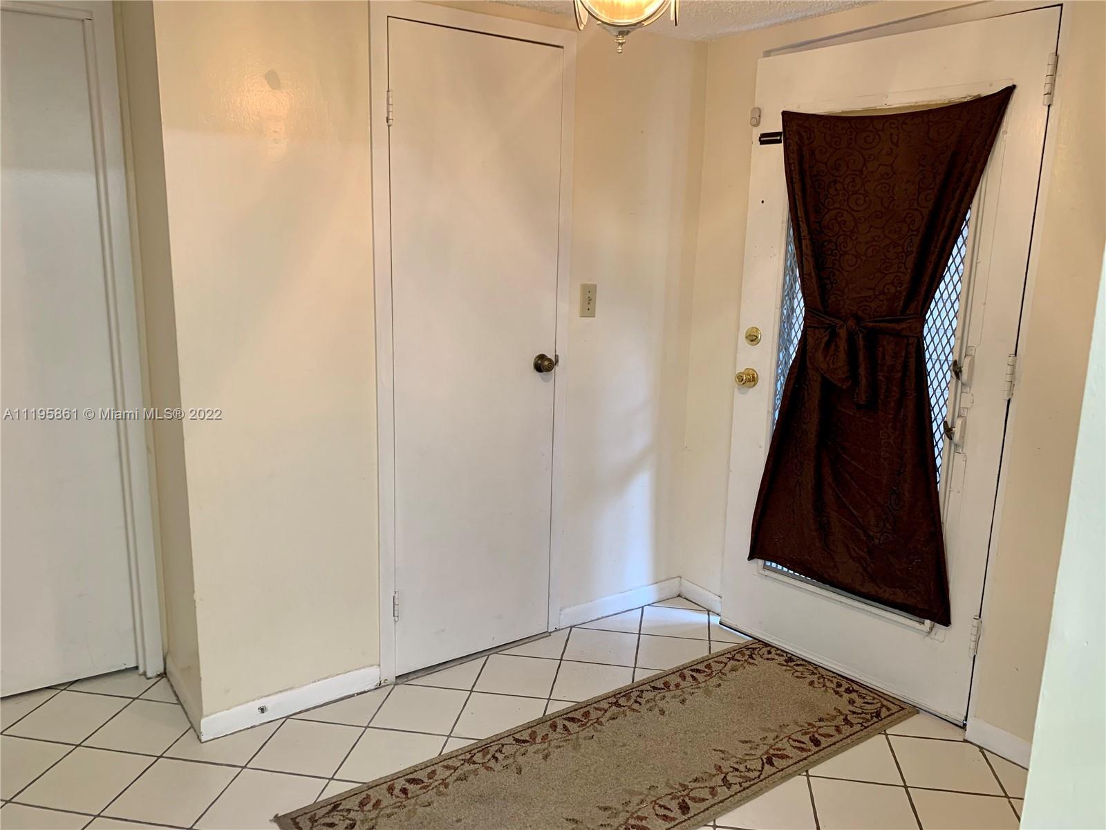 SOMERSET AT LAUDERDALE LA - Residential Lease