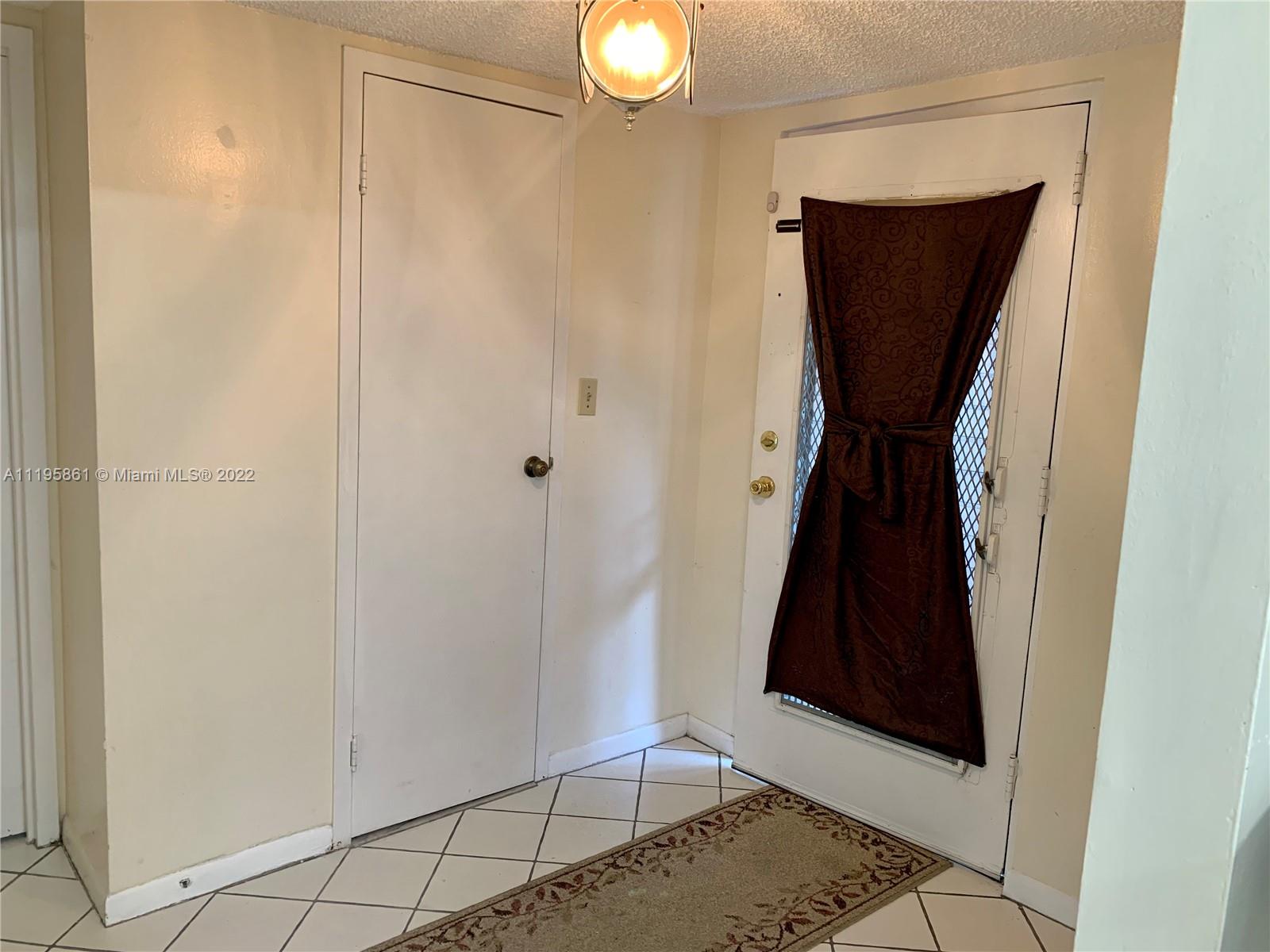 SOMERSET AT LAUDERDALE LA - Residential Lease