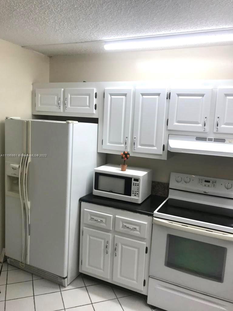 SOMERSET AT LAUDERDALE LA - Residential Lease