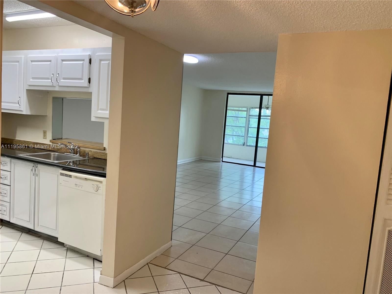 SOMERSET AT LAUDERDALE LA - Residential Lease