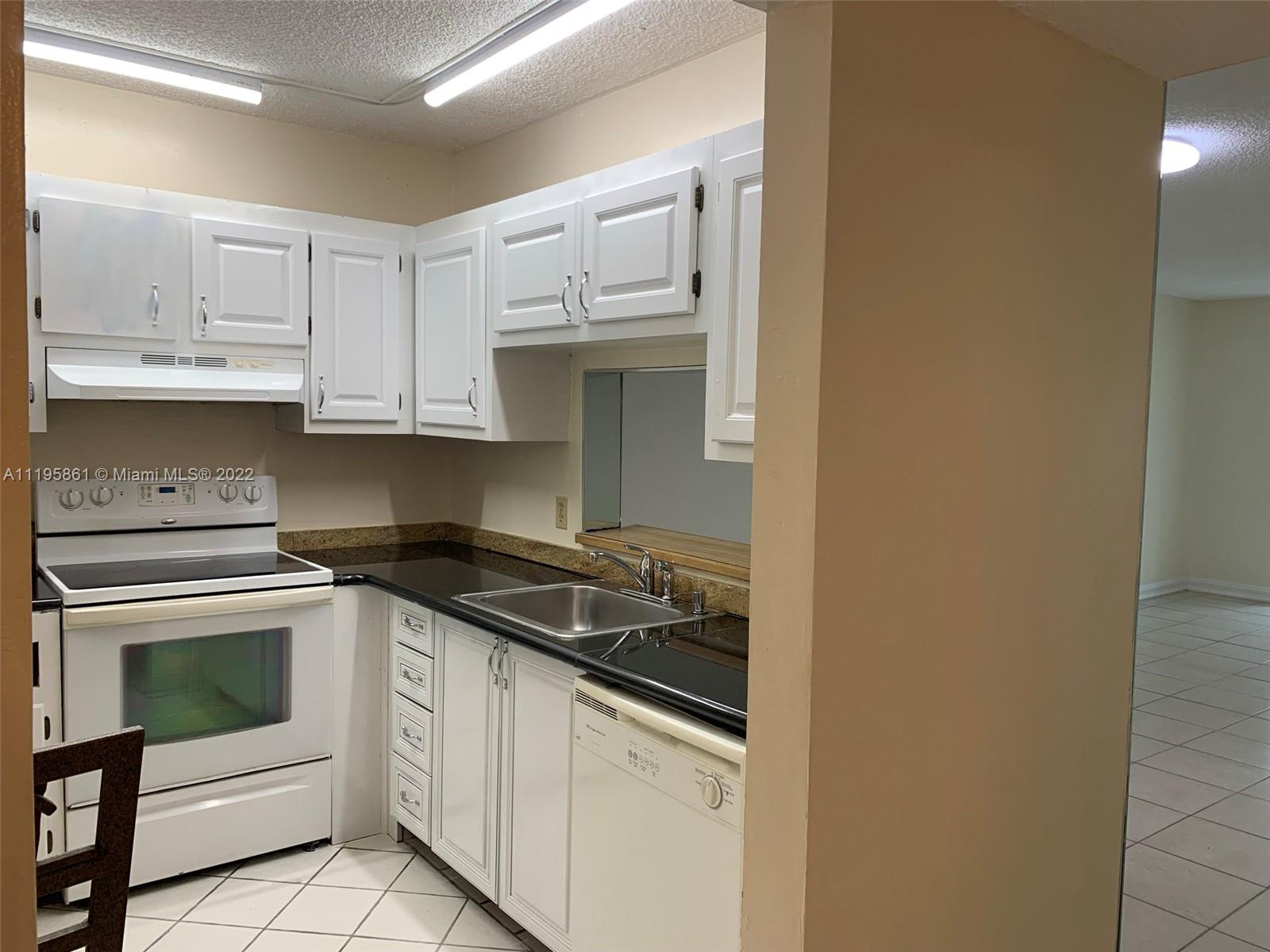 SOMERSET AT LAUDERDALE LA - Residential Lease
