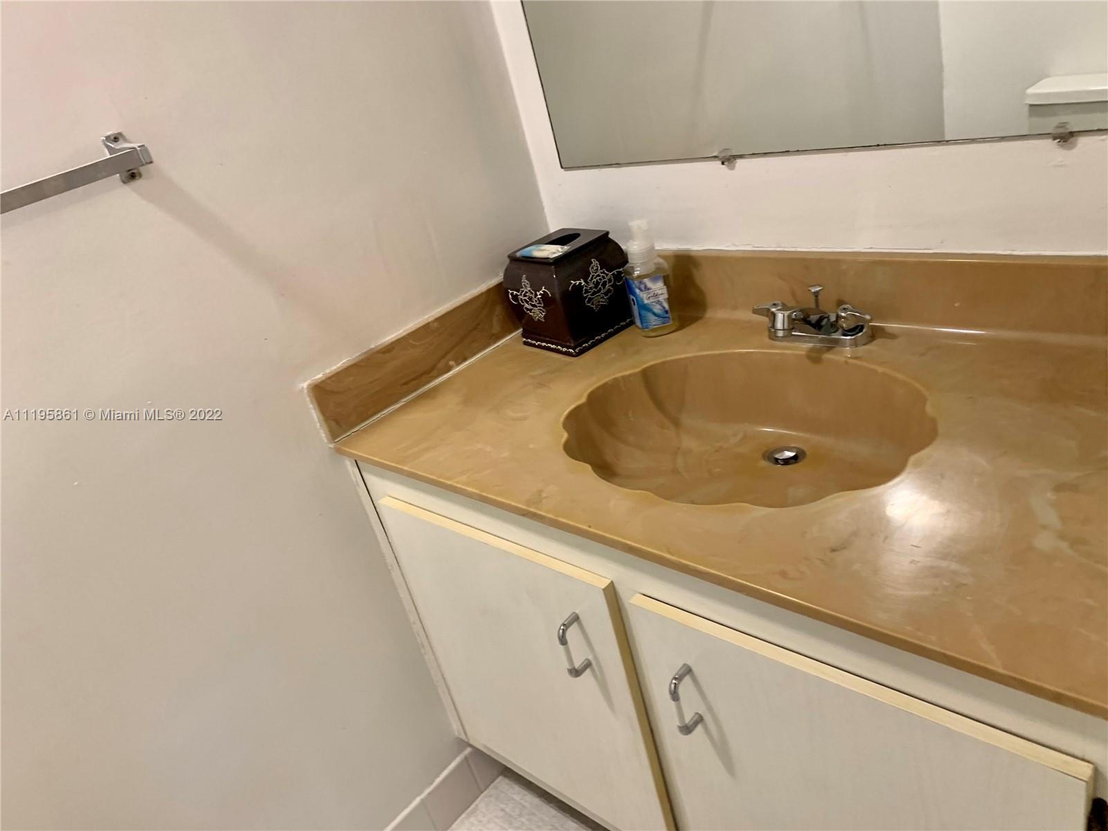 SOMERSET AT LAUDERDALE LA - Residential Lease