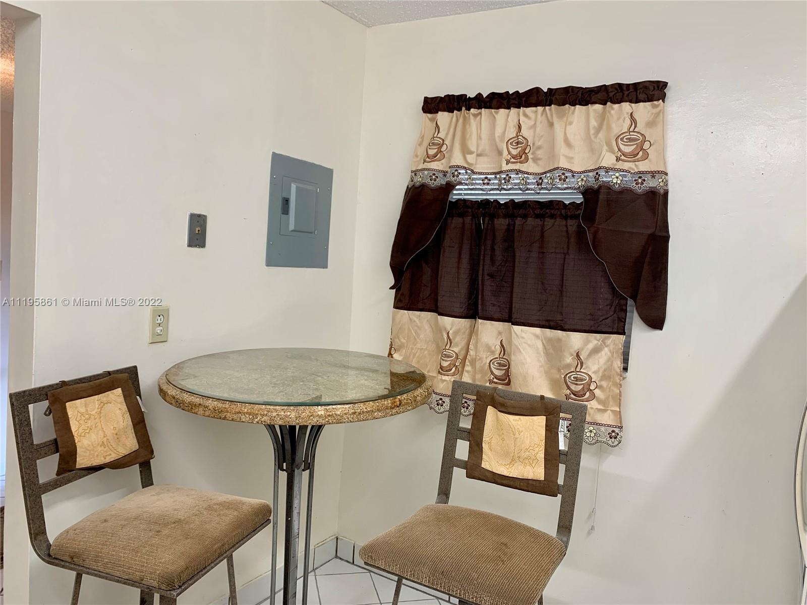 SOMERSET AT LAUDERDALE LA - Residential Lease