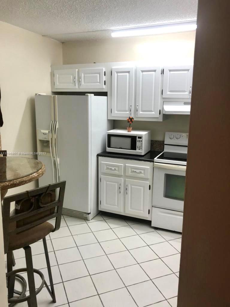 SOMERSET AT LAUDERDALE LA - Residential Lease