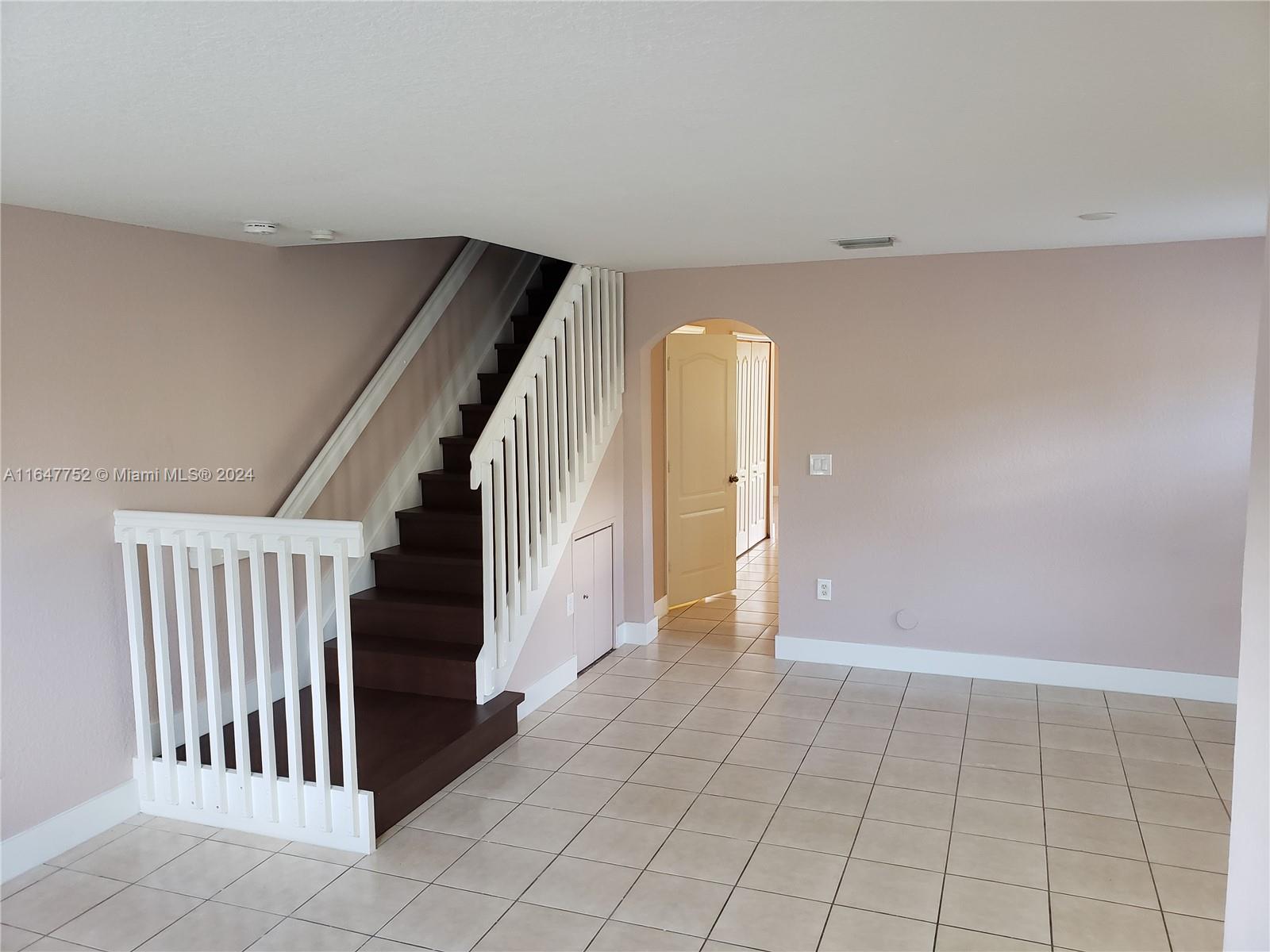MELROSE POINT CONDO - Residential Lease