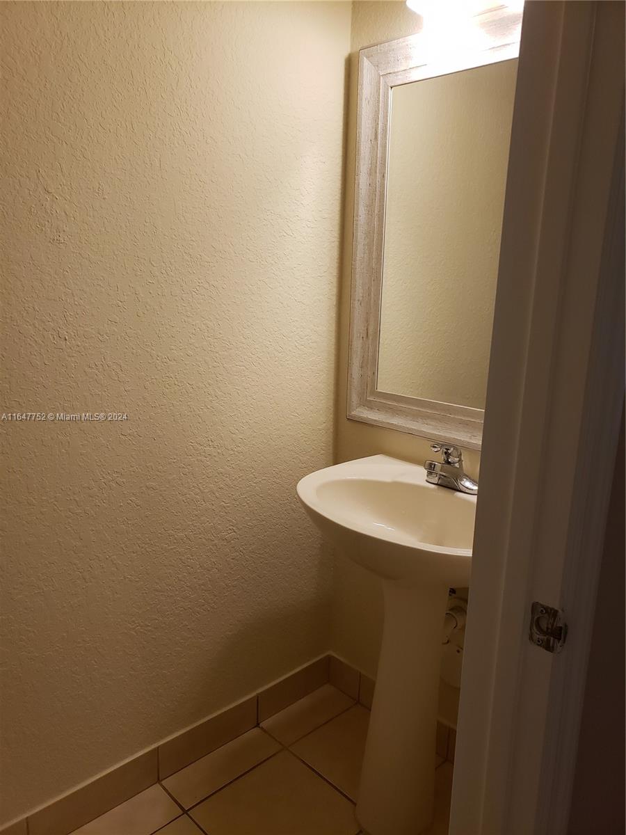 MELROSE POINT CONDO - Residential Lease