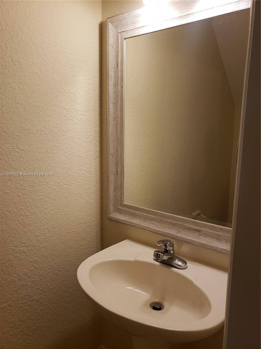 MELROSE POINT CONDO - Residential Lease