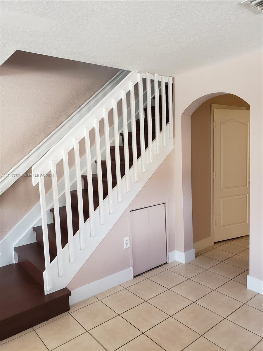 MELROSE POINT CONDO - Residential Lease