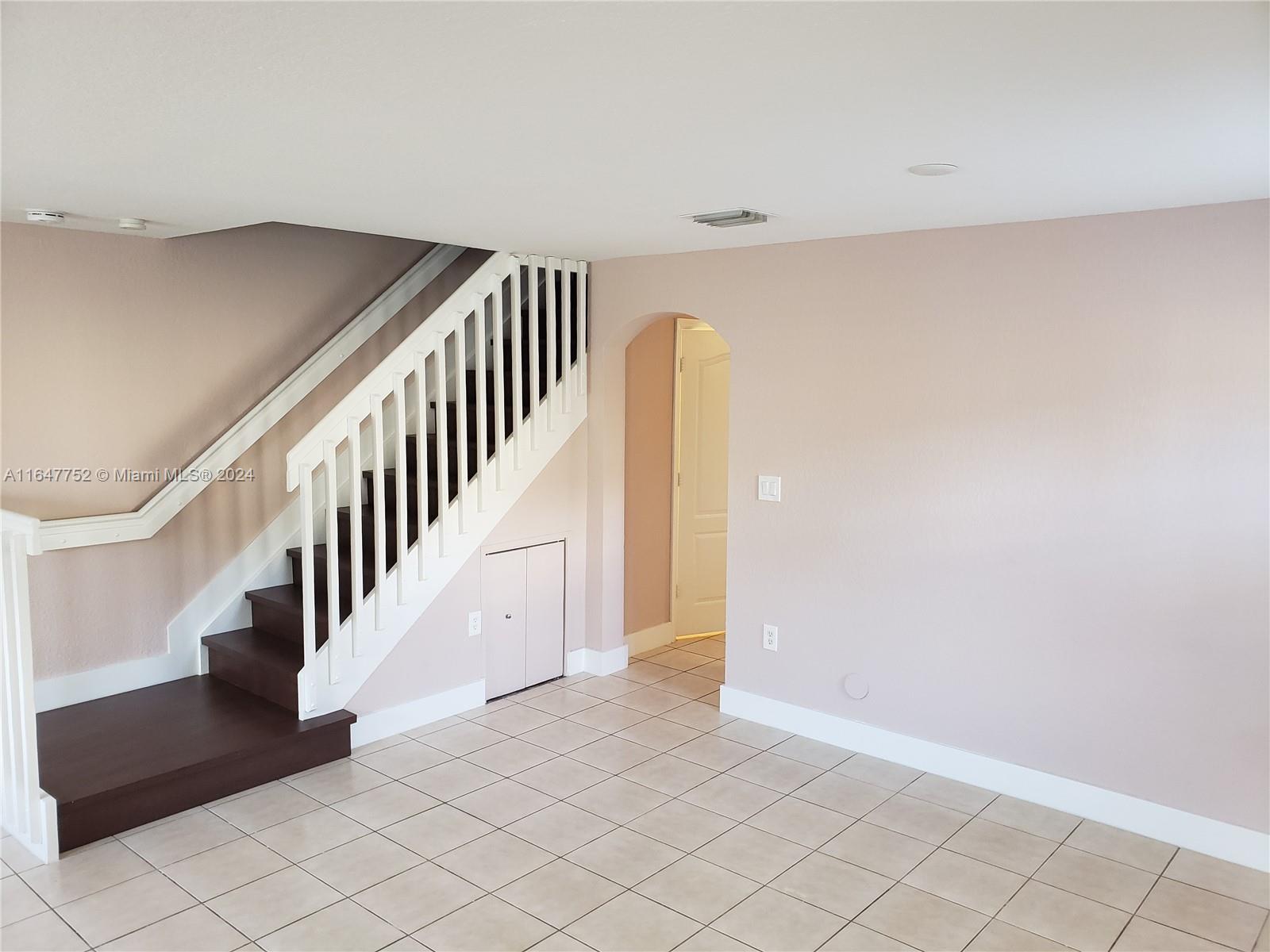 MELROSE POINT CONDO - Residential Lease
