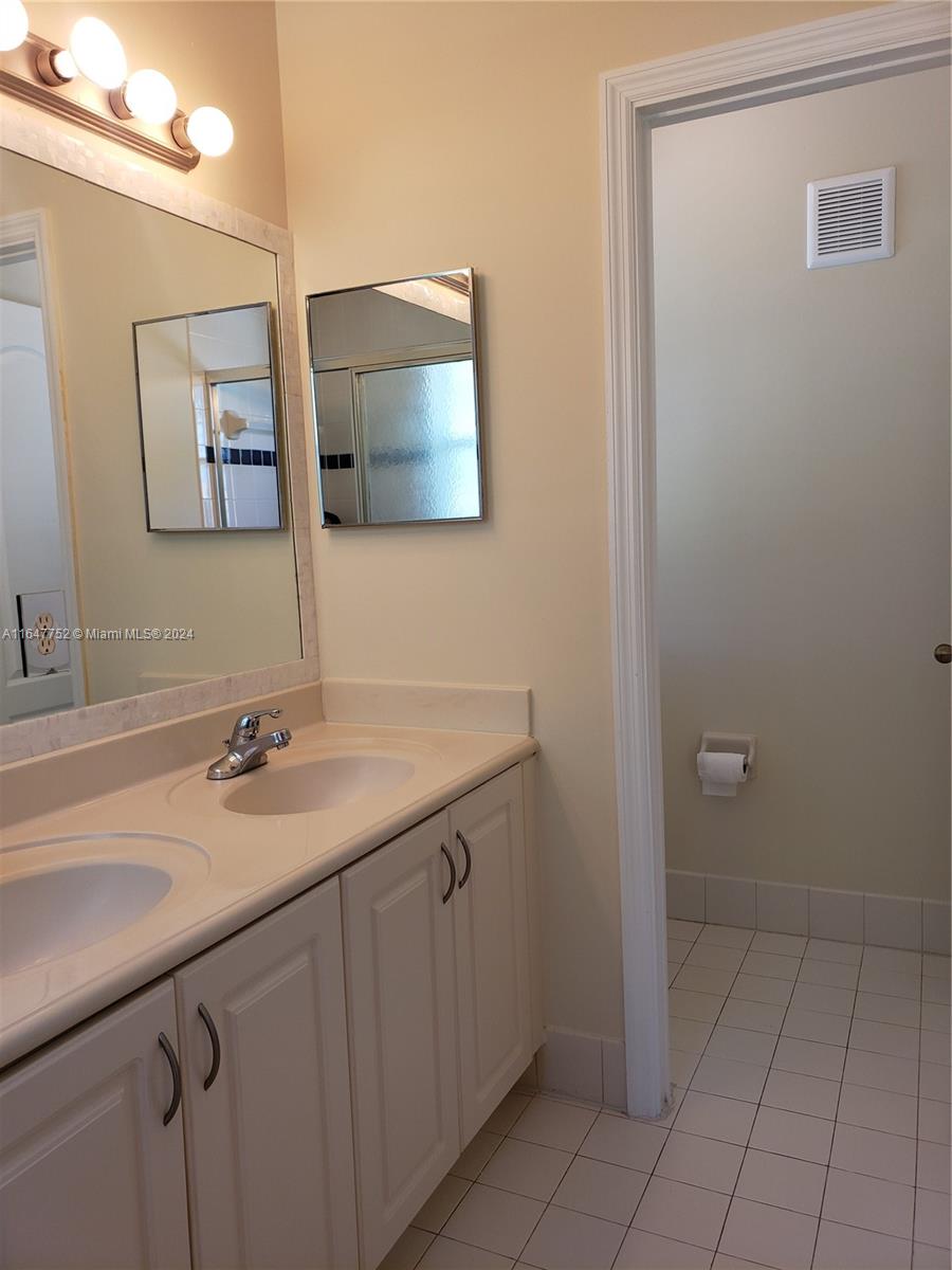 MELROSE POINT CONDO - Residential Lease
