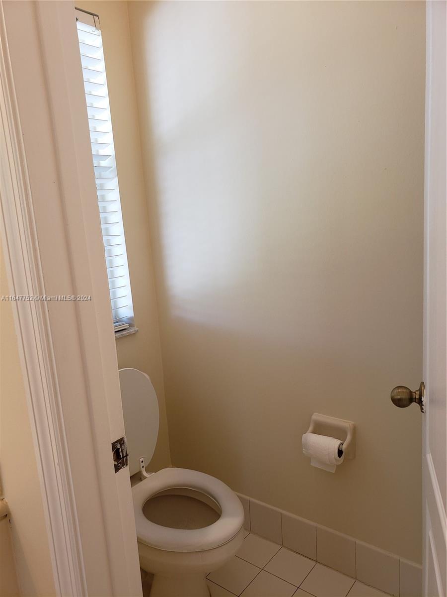 MELROSE POINT CONDO - Residential Lease