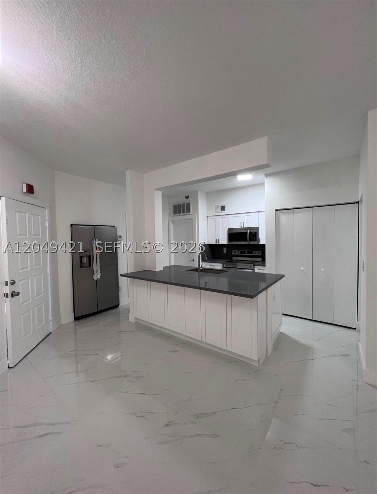 LA HACIENDA COUNTRY CLUB - Residential Lease