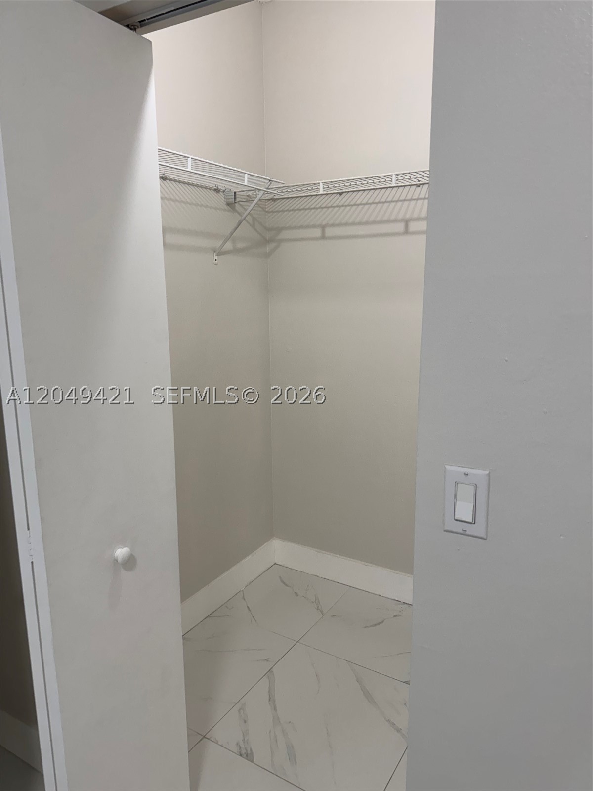 LA HACIENDA COUNTRY CLUB - Residential Lease