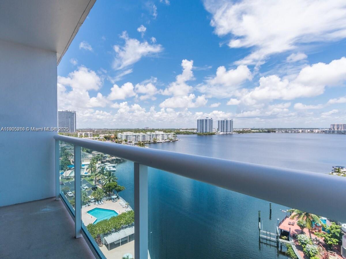 STRATFORD HOUSE CONDO - Residential