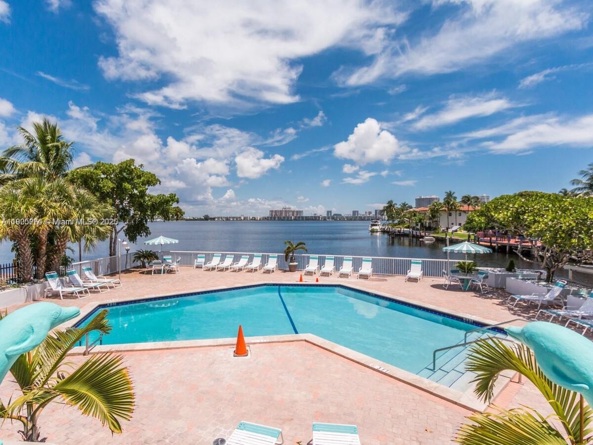 STRATFORD HOUSE CONDO - Residential