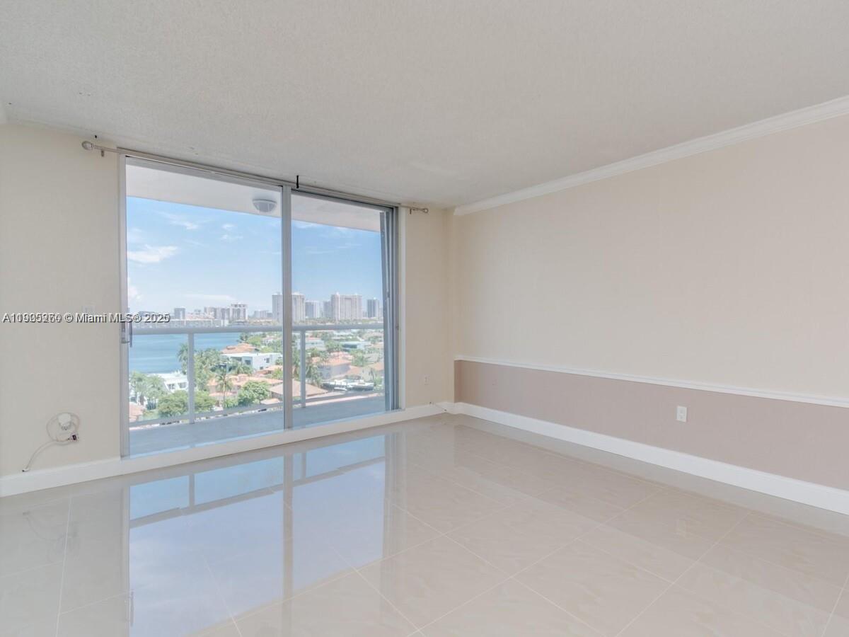 STRATFORD HOUSE CONDO - Residential