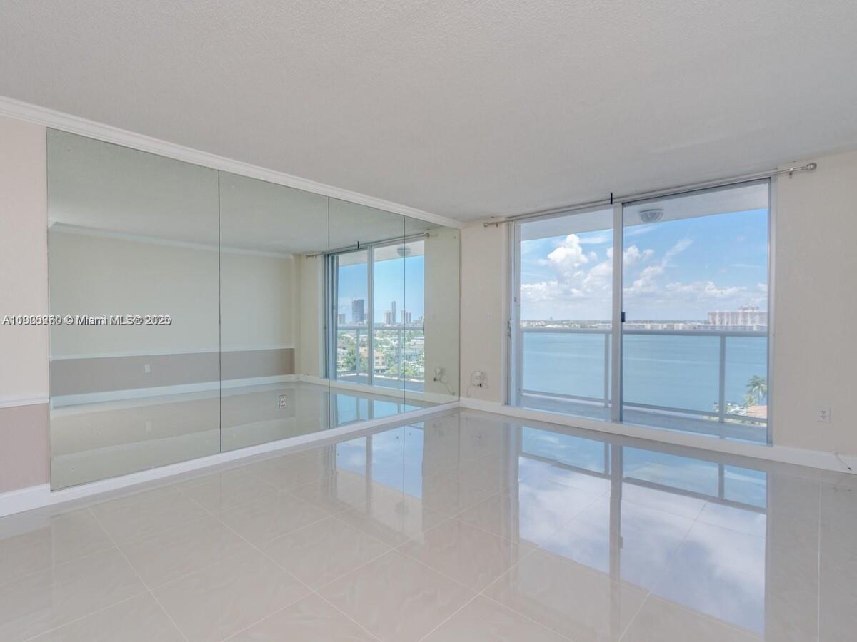 STRATFORD HOUSE CONDO - Residential