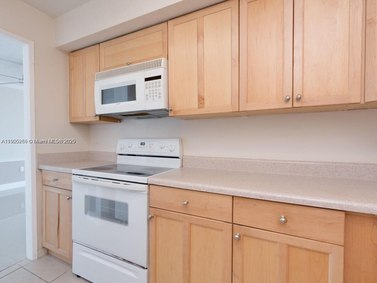 STRATFORD HOUSE CONDO - Residential