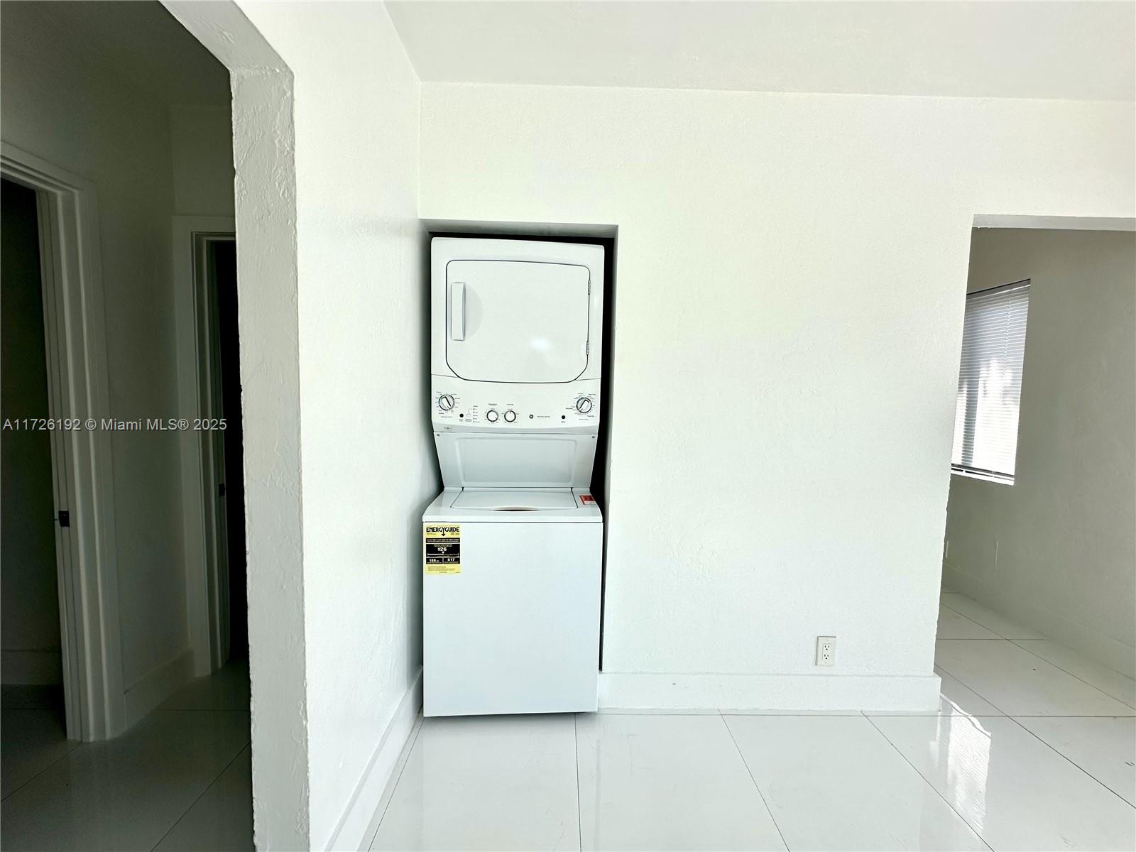 BISCAYNE BCH SUB - Residential Lease