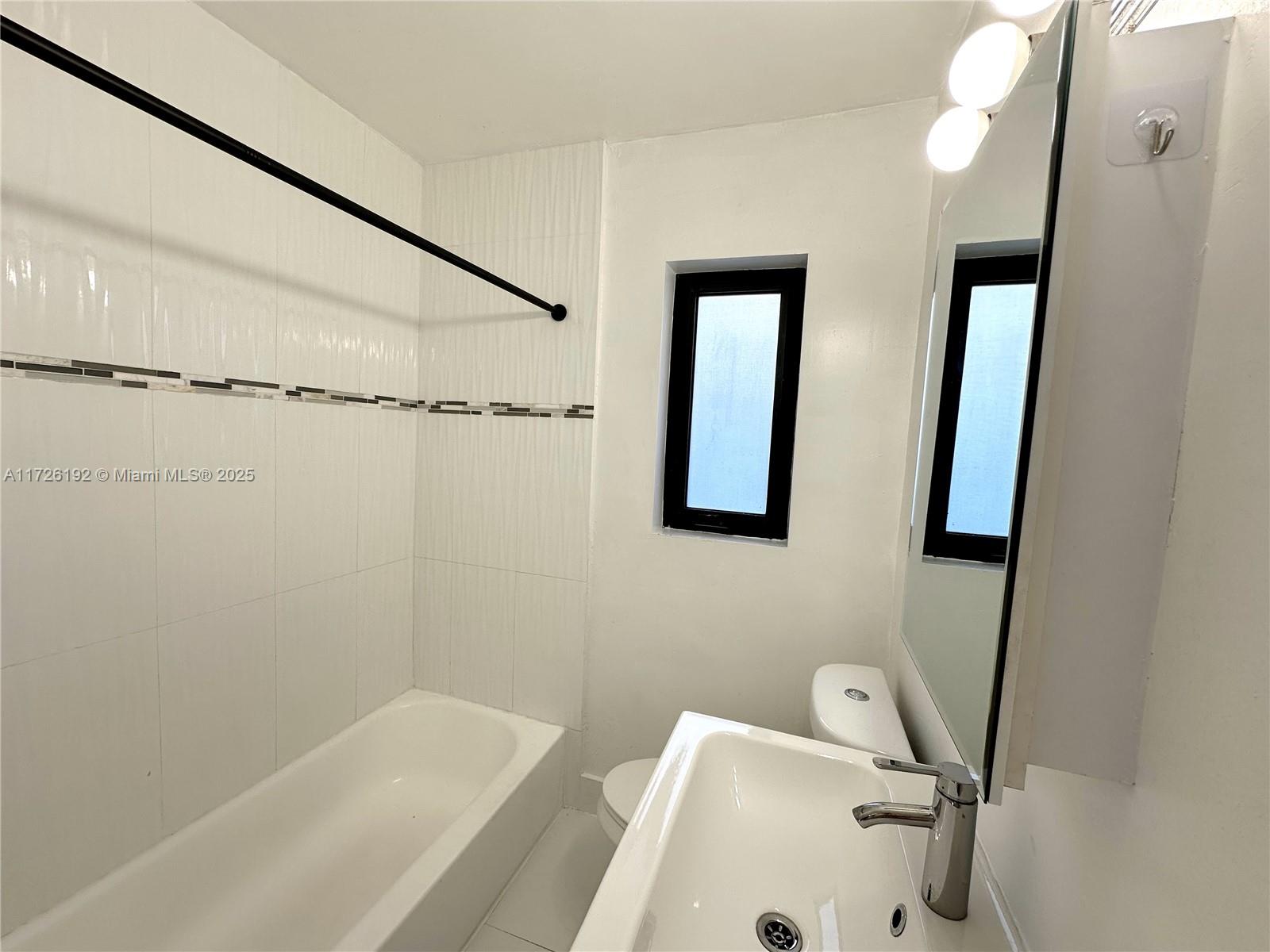 BISCAYNE BCH SUB - Residential Lease
