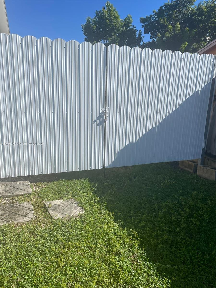 Fully furnished efficient , rent include water,internet and electricity.
Realtors must accompany their clients or they will not receive a commission.