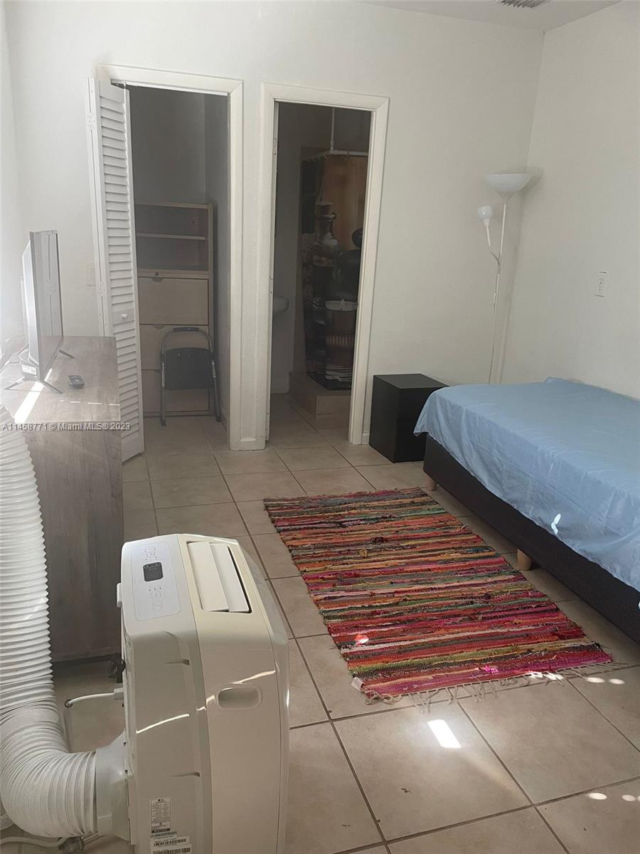 MEADOW WOOD MANOR SEC 3 - Residential Lease