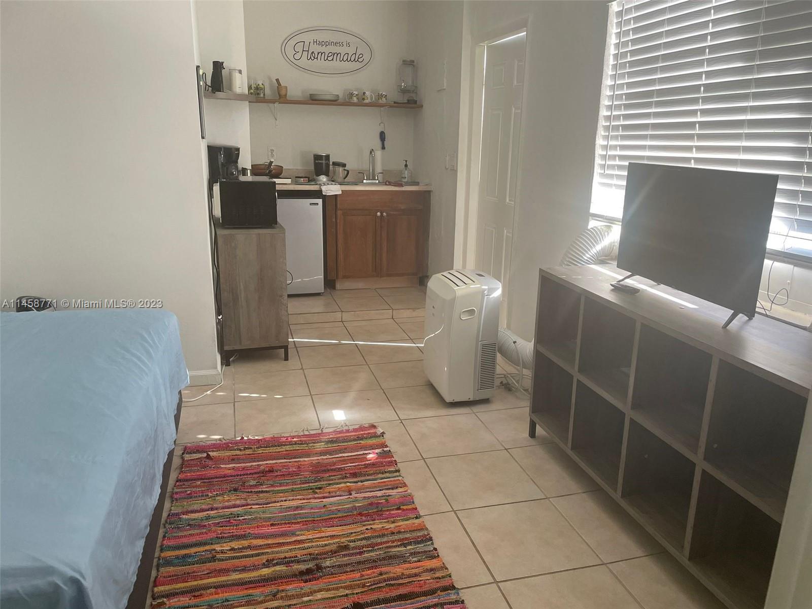MEADOW WOOD MANOR SEC 3 - Residential Lease
