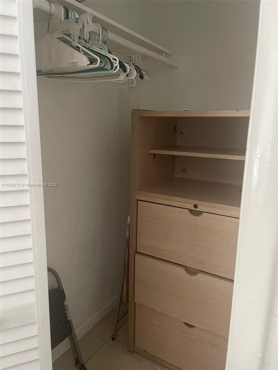MEADOW WOOD MANOR SEC 3 - Residential Lease