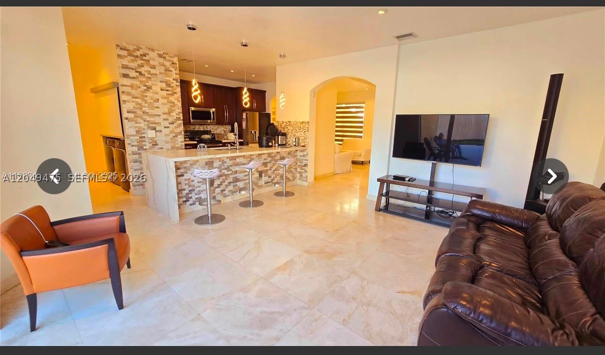FLORIDIAN BAY ESTATES - Residential