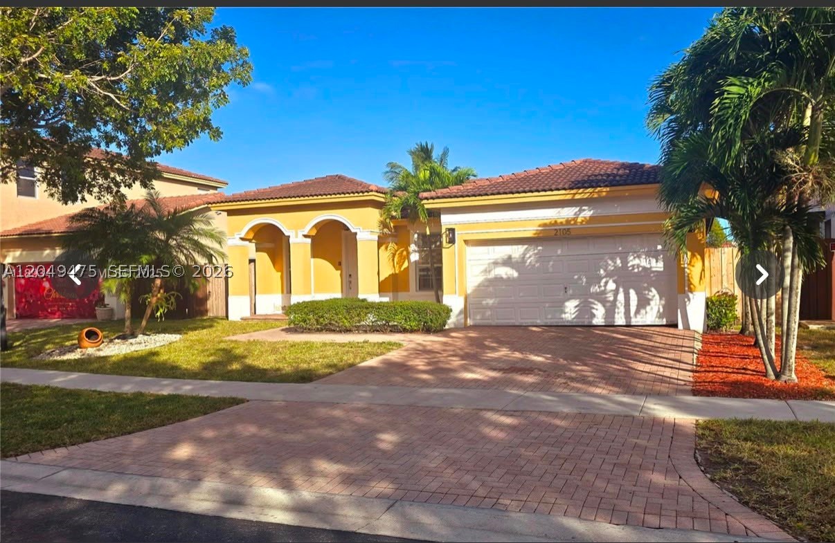 FLORIDIAN BAY ESTATES - Residential