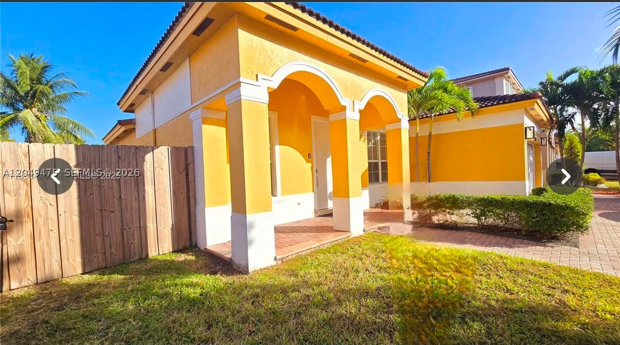 FLORIDIAN BAY ESTATES - Residential