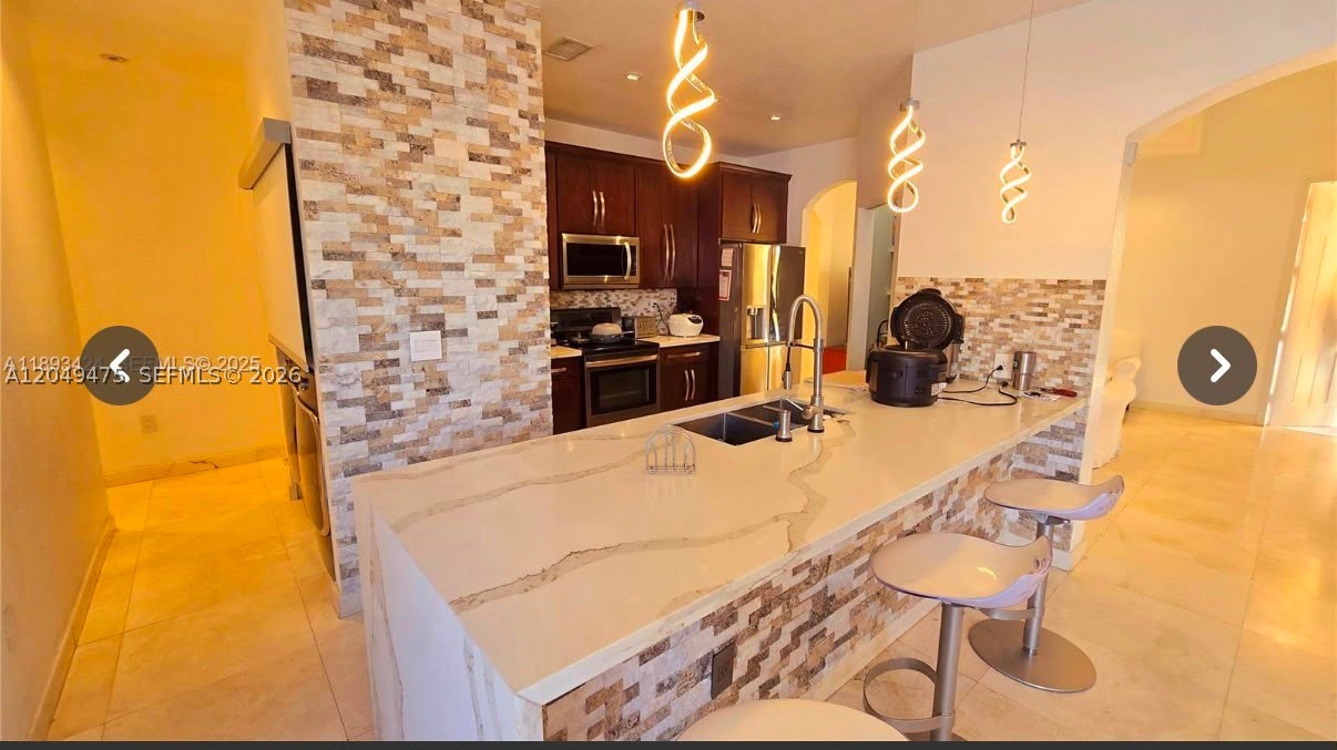 FLORIDIAN BAY ESTATES - Residential
