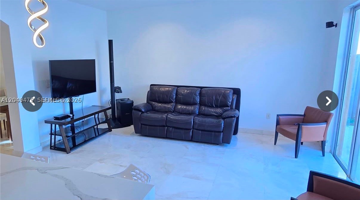 FLORIDIAN BAY ESTATES - Residential
