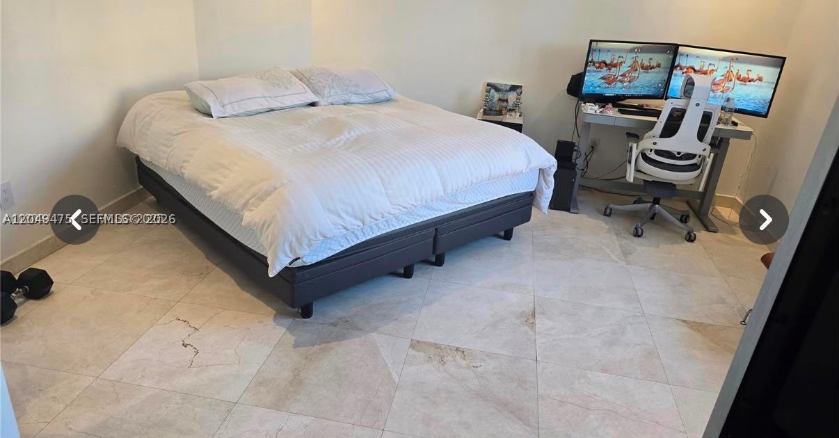 FLORIDIAN BAY ESTATES - Residential