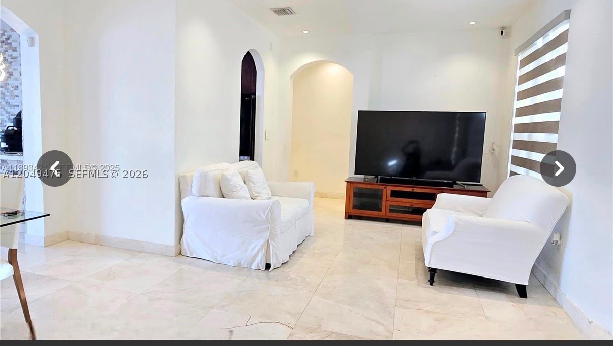 FLORIDIAN BAY ESTATES - Residential