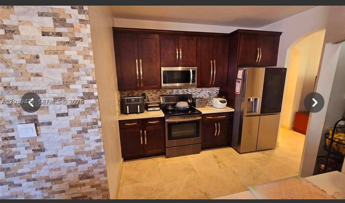 FLORIDIAN BAY ESTATES - Residential