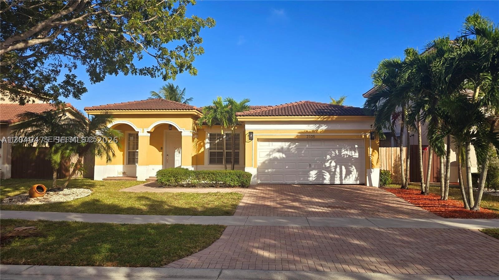 FLORIDIAN BAY ESTATES - Residential