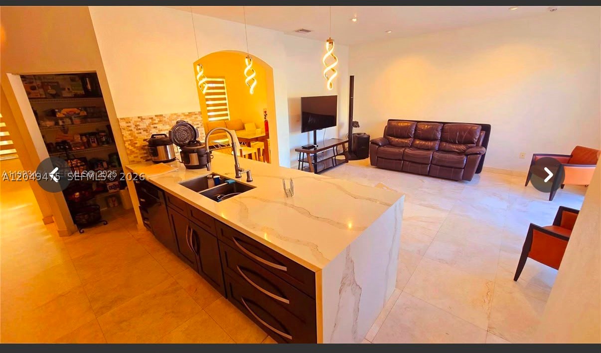 FLORIDIAN BAY ESTATES - Residential